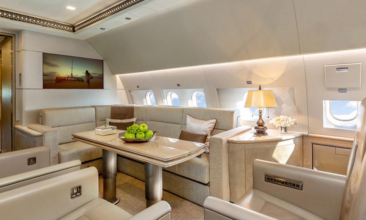 Частный самолёт для делегаций и семей из Казани